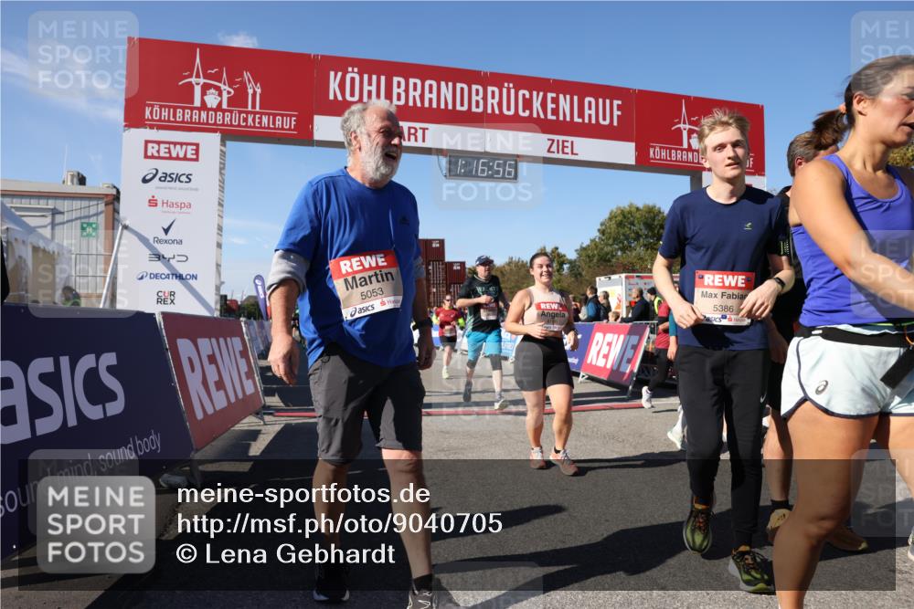 03.10.2025 - Köhlbrandbrückenlauf Lena Gebhardt http://msf.ph/oto/9040705 03.10.2025 13:16:56 Ziel 4168, 4331, 4359, 4605, 4861, 4978, 5028, 5053, 5099, 5100, 5166, 5302, 5385, 5386, 5453, 5467, 5840, 6286, 6340, 6343, 6474, 6620, 6623, 6626, 6658, 6697, 6785 meine-sportfotos.de