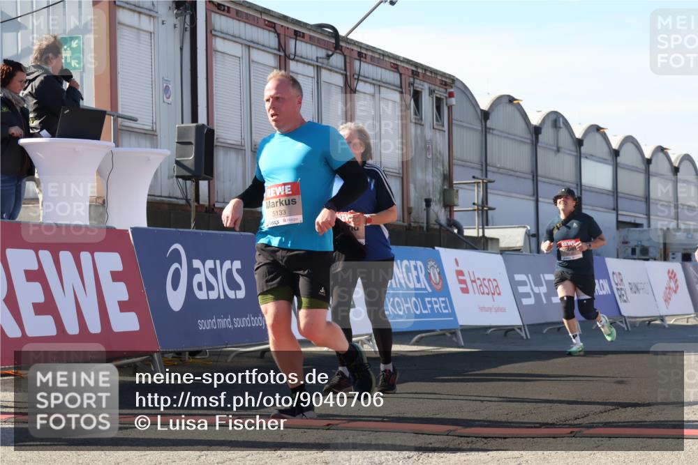 03.10.2025 - Köhlbrandbrückenlauf Luisa Fischer http://msf.ph/oto/9040706 03.10.2025 13:32:50 Ziel 5110, 5133, 5187, 5273, 5446, 5477, 5478, 6147, 6148, 6360, 6513 meine-sportfotos.de