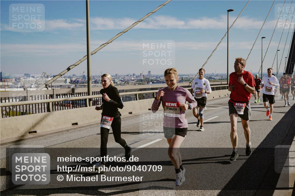 03.10.2025 - Köhlbrandbrückenlauf Michael Burmester http://msf.ph/oto/9040709 03.10.2025 12:21:53 Position 1 4148, 6464 meine-sportfotos.de