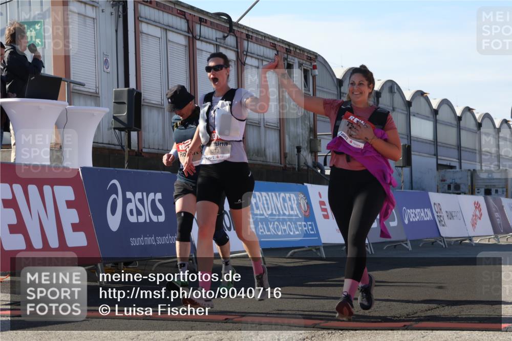03.10.2025 - Köhlbrandbrückenlauf Luisa Fischer http://msf.ph/oto/9040716 03.10.2025 13:32:53 Ziel 5110, 5133, 5187, 5273, 5446, 5477, 5478, 6147, 6148, 6513 meine-sportfotos.de