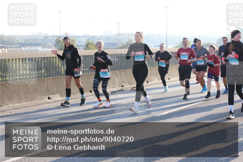03.10.2025 - Köhlbrandbrückenlauf Lena Gebhardt http://msf.ph/oto/9040720 03.10.2025 09:25:12 Position 1 1935, 2270, 2617 meine-sportfotos.de