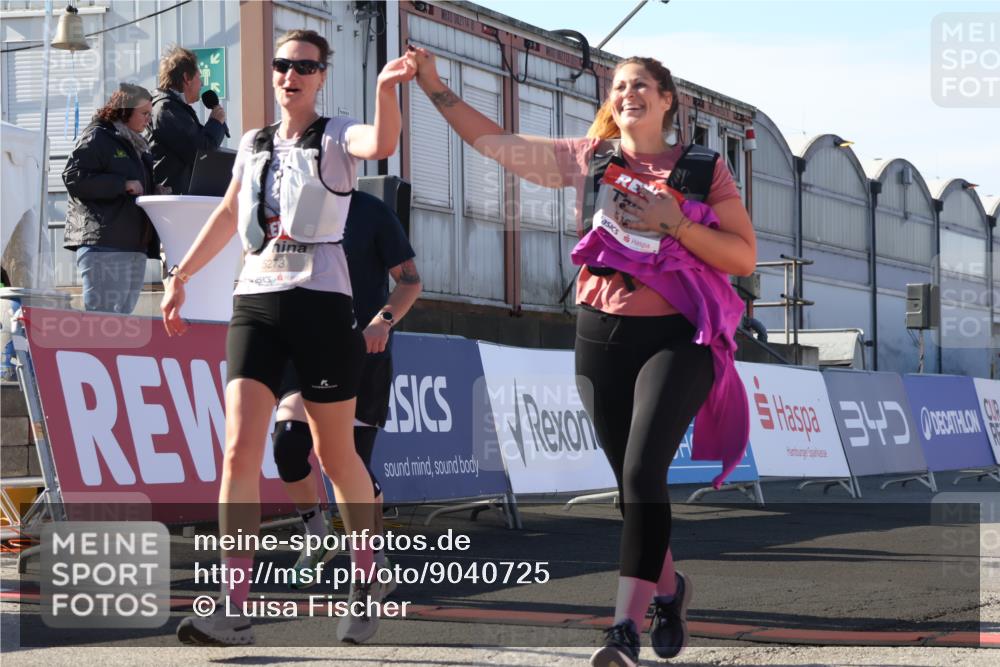 03.10.2025 - Köhlbrandbrückenlauf Luisa Fischer http://msf.ph/oto/9040725 03.10.2025 13:32:53 Ziel 5110, 5133, 5187, 5273, 5446, 5477, 5478, 6147, 6148, 6513 meine-sportfotos.de