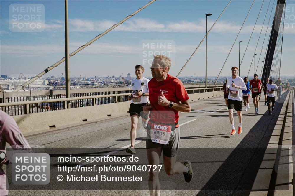 03.10.2025 - Köhlbrandbrückenlauf Michael Burmester http://msf.ph/oto/9040727 03.10.2025 12:21:53 Position 1 6464 meine-sportfotos.de