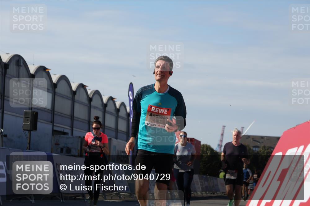 03.10.2025 - Köhlbrandbrückenlauf Luisa Fischer http://msf.ph/oto/9040729 03.10.2025 13:32:58 Ziel 4582, 5110, 5133, 5187, 5273, 5446, 5477, 5478, 6455, 6513 meine-sportfotos.de