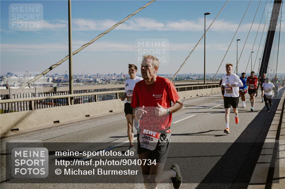 03.10.2025 - Köhlbrandbrückenlauf Michael Burmester http://msf.ph/oto/9040734 03.10.2025 12:21:53 Position 1 6464 meine-sportfotos.de