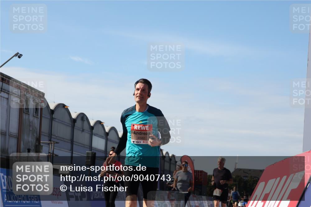 03.10.2025 - Köhlbrandbrückenlauf Luisa Fischer http://msf.ph/oto/9040743 03.10.2025 13:32:59 Ziel 4582, 4941, 5110, 5133, 5187, 5273, 5446, 5477, 5478, 6067, 6455, 6513 meine-sportfotos.de