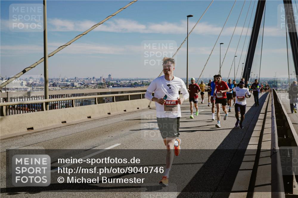 03.10.2025 - Köhlbrandbrückenlauf Michael Burmester http://msf.ph/oto/9040746 03.10.2025 12:21:55 Position 1 4491 meine-sportfotos.de