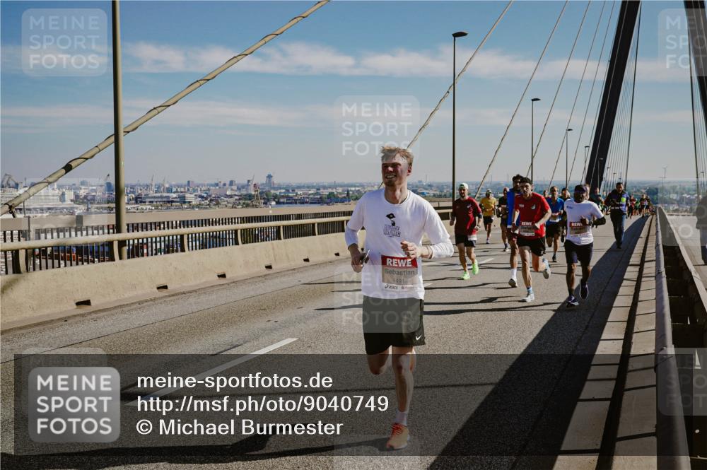 03.10.2025 - Köhlbrandbrückenlauf Michael Burmester http://msf.ph/oto/9040749 03.10.2025 12:21:55 Position 1 4491 meine-sportfotos.de