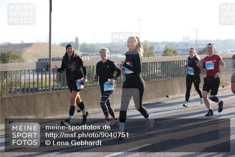 03.10.2025 - Köhlbrandbrückenlauf Lena Gebhardt http://msf.ph/oto/9040751 03.10.2025 09:25:14 Position 1 1935, 2139 meine-sportfotos.de