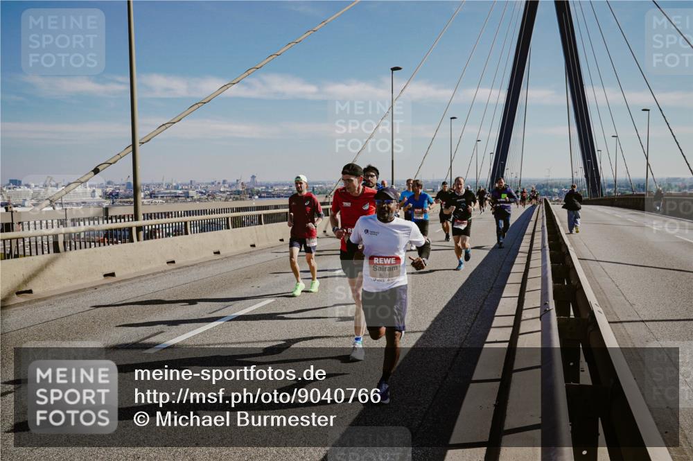 03.10.2025 - Köhlbrandbrückenlauf Michael Burmester http://msf.ph/oto/9040766 03.10.2025 12:21:57 Position 1 6091 meine-sportfotos.de