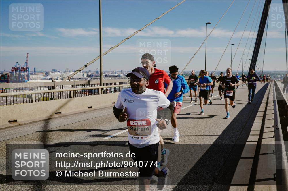 03.10.2025 - Köhlbrandbrückenlauf Michael Burmester http://msf.ph/oto/9040774 03.10.2025 12:21:57 Position 1 6091 meine-sportfotos.de