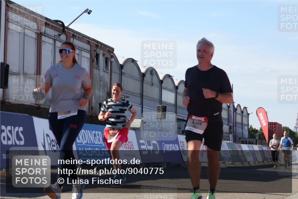 03.10.2025 - Köhlbrandbrückenlauf Luisa Fischer http://msf.ph/oto/9040775 03.10.2025 13:33:04 Ziel 4582, 4941, 5110, 6067, 6376, 6455 meine-sportfotos.de
