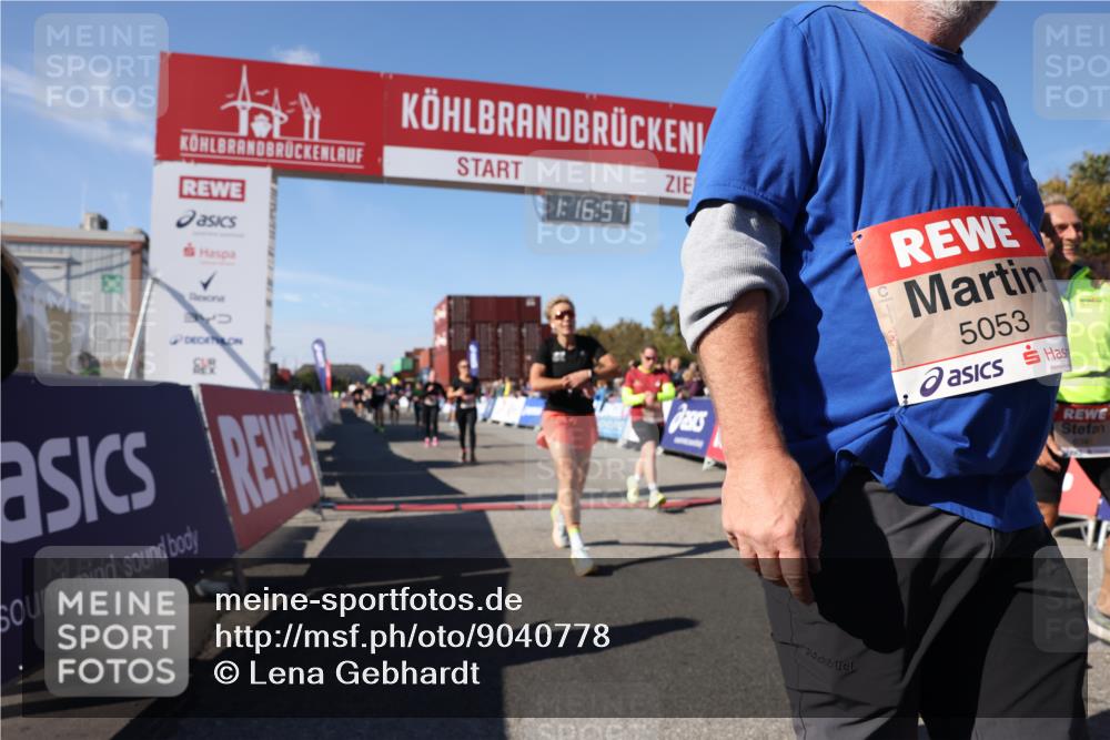 03.10.2025 - Köhlbrandbrückenlauf Lena Gebhardt http://msf.ph/oto/9040778 03.10.2025 13:16:58 Ziel 4168, 4331, 4359, 4605, 4861, 4978, 5053, 5099, 5100, 5166, 5302, 5385, 5386, 5453, 5467, 5840, 6286, 6340, 6343, 6474, 6623, 6626, 6658, 6697, 6785 meine-sportfotos.de