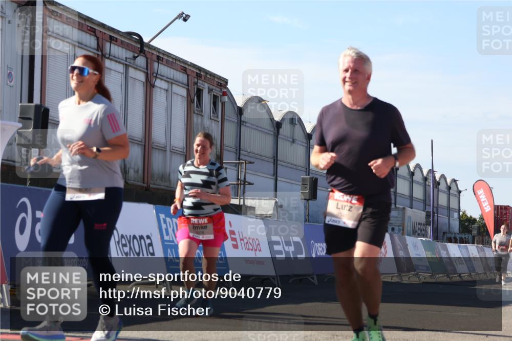 03.10.2025 - Köhlbrandbrückenlauf Luisa Fischer http://msf.ph/oto/9040779 03.10.2025 13:33:04 Ziel 4582, 4941, 5110, 6067, 6376, 6455 meine-sportfotos.de