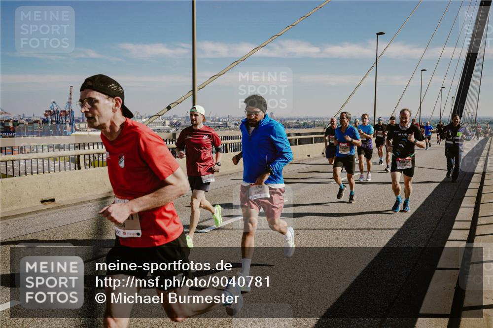 03.10.2025 - Köhlbrandbrückenlauf Michael Burmester http://msf.ph/oto/9040781 03.10.2025 12:21:58 Position 1 6154 meine-sportfotos.de