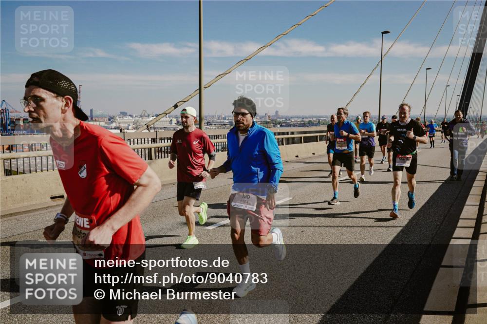 03.10.2025 - Köhlbrandbrückenlauf Michael Burmester http://msf.ph/oto/9040783 03.10.2025 12:21:58 Position 1 6154 meine-sportfotos.de