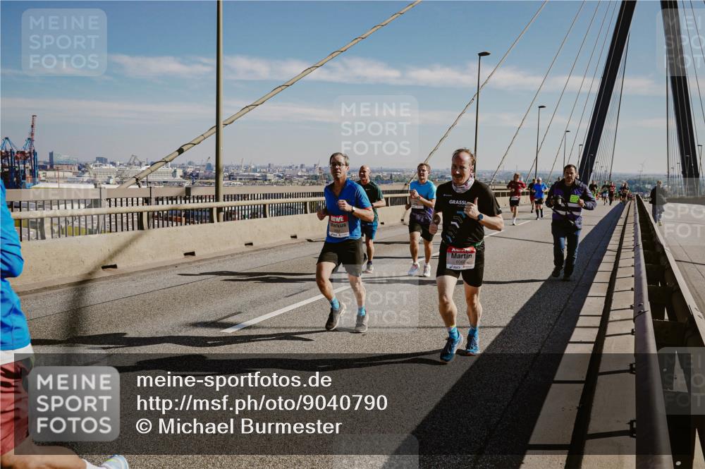03.10.2025 - Köhlbrandbrückenlauf Michael Burmester http://msf.ph/oto/9040790 03.10.2025 12:21:59 Position 1 6060 meine-sportfotos.de