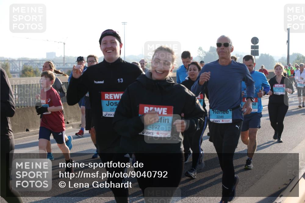03.10.2025 - Köhlbrandbrückenlauf Lena Gebhardt http://msf.ph/oto/9040792 03.10.2025 09:25:15 Position 1 13, 261, 1992, 2246, 1748 meine-sportfotos.de
