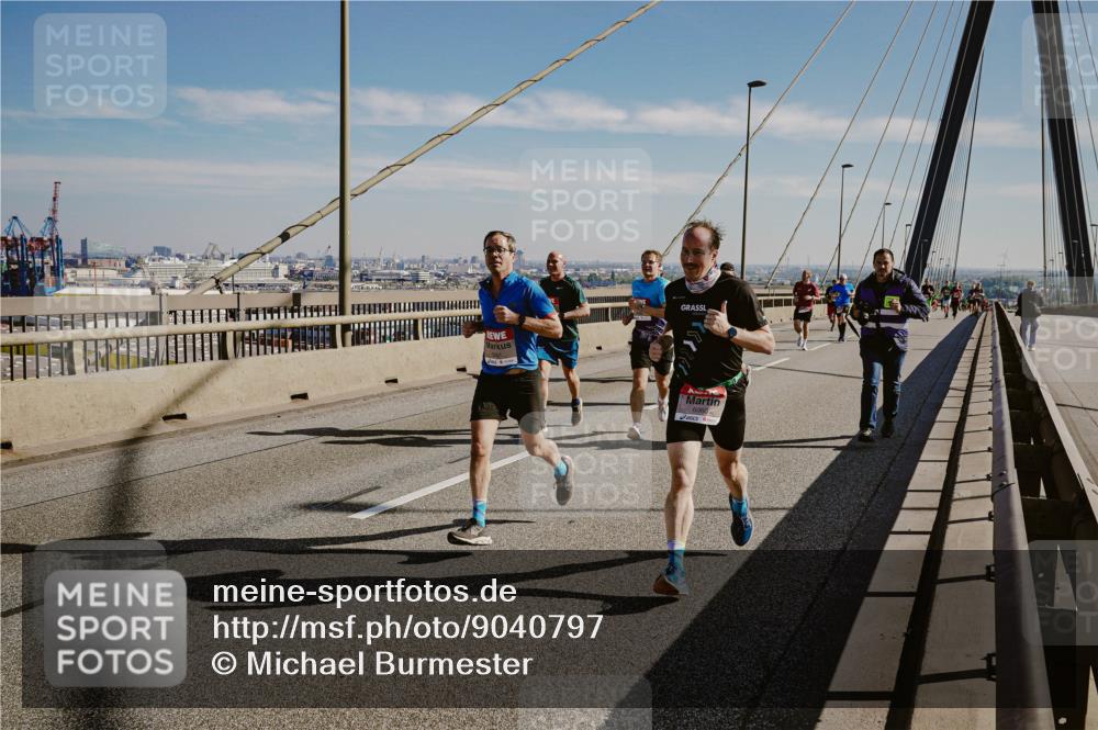 03.10.2025 - Köhlbrandbrückenlauf Michael Burmester http://msf.ph/oto/9040797 03.10.2025 12:21:59 Position 1  meine-sportfotos.de