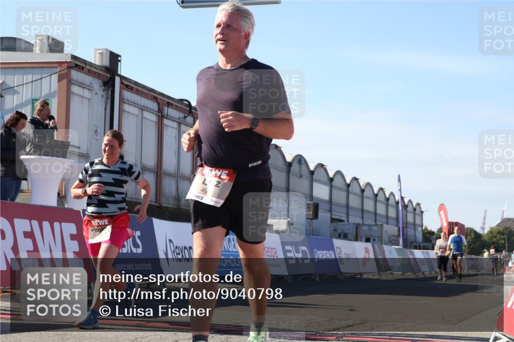 03.10.2025 - Köhlbrandbrückenlauf Luisa Fischer http://msf.ph/oto/9040798 03.10.2025 13:33:06 Ziel 4582, 4941, 6067, 6376, 6455 meine-sportfotos.de