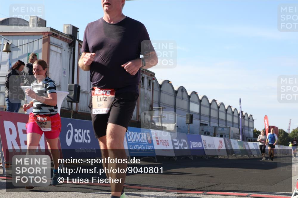 03.10.2025 - Köhlbrandbrückenlauf Luisa Fischer http://msf.ph/oto/9040801 03.10.2025 13:33:06 Ziel 4582, 4941, 6067, 6376, 6455 meine-sportfotos.de
