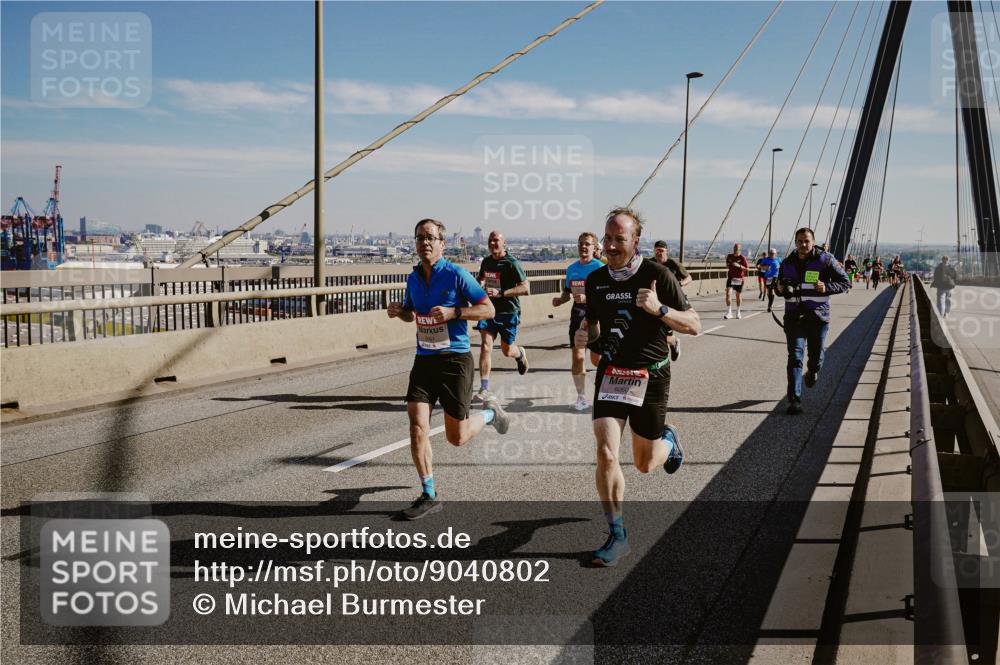 03.10.2025 - Köhlbrandbrückenlauf Michael Burmester http://msf.ph/oto/9040802 03.10.2025 12:21:59 Position 1 6060 meine-sportfotos.de