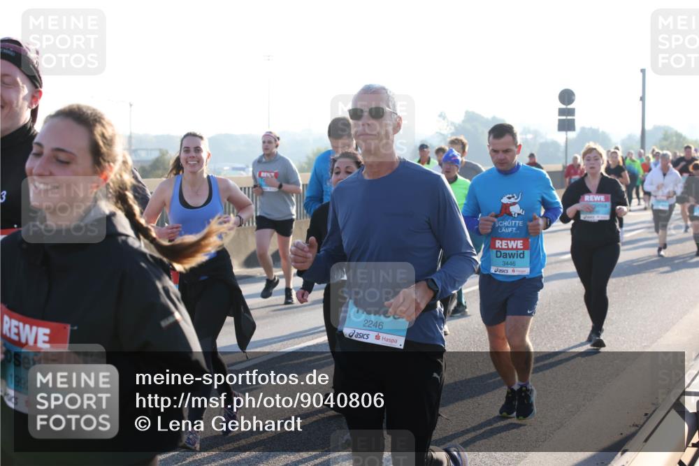 03.10.2025 - Köhlbrandbrückenlauf Lena Gebhardt http://msf.ph/oto/9040806 03.10.2025 09:25:15 Position 1 3, 1992, 2246, 3446 meine-sportfotos.de