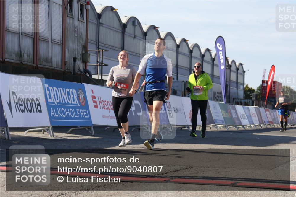 03.10.2025 - Köhlbrandbrückenlauf Luisa Fischer http://msf.ph/oto/9040807 03.10.2025 13:33:12 Ziel 4755, 4775, 4941, 5783, 6067, 6376, 6455 meine-sportfotos.de
