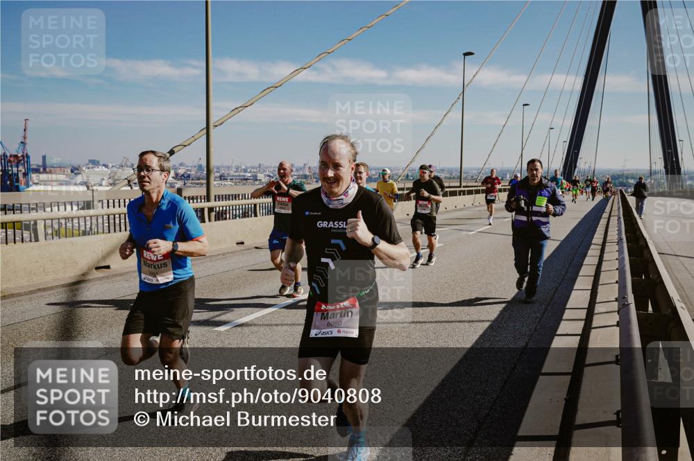 03.10.2025 - Köhlbrandbrückenlauf Michael Burmester http://msf.ph/oto/9040808 03.10.2025 12:21:59 Position 1 6060 meine-sportfotos.de