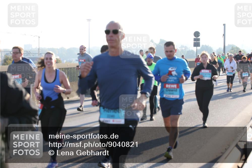 03.10.2025 - Köhlbrandbrückenlauf Lena Gebhardt http://msf.ph/oto/9040821 03.10.2025 09:25:15 Position 1  meine-sportfotos.de