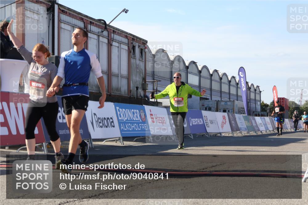 03.10.2025 - Köhlbrandbrückenlauf Luisa Fischer http://msf.ph/oto/9040841 03.10.2025 13:33:14 Ziel 4755, 4775, 4941, 5783, 6067, 6376 meine-sportfotos.de