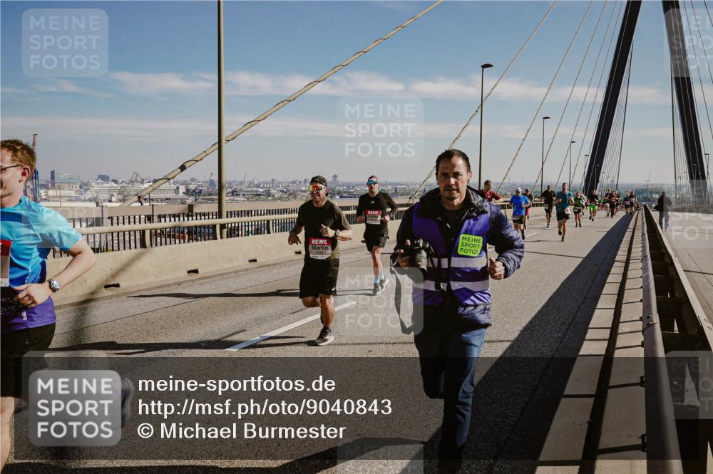 03.10.2025 - Köhlbrandbrückenlauf Michael Burmester http://msf.ph/oto/9040843 03.10.2025 12:22:01 Position 1 4108 meine-sportfotos.de