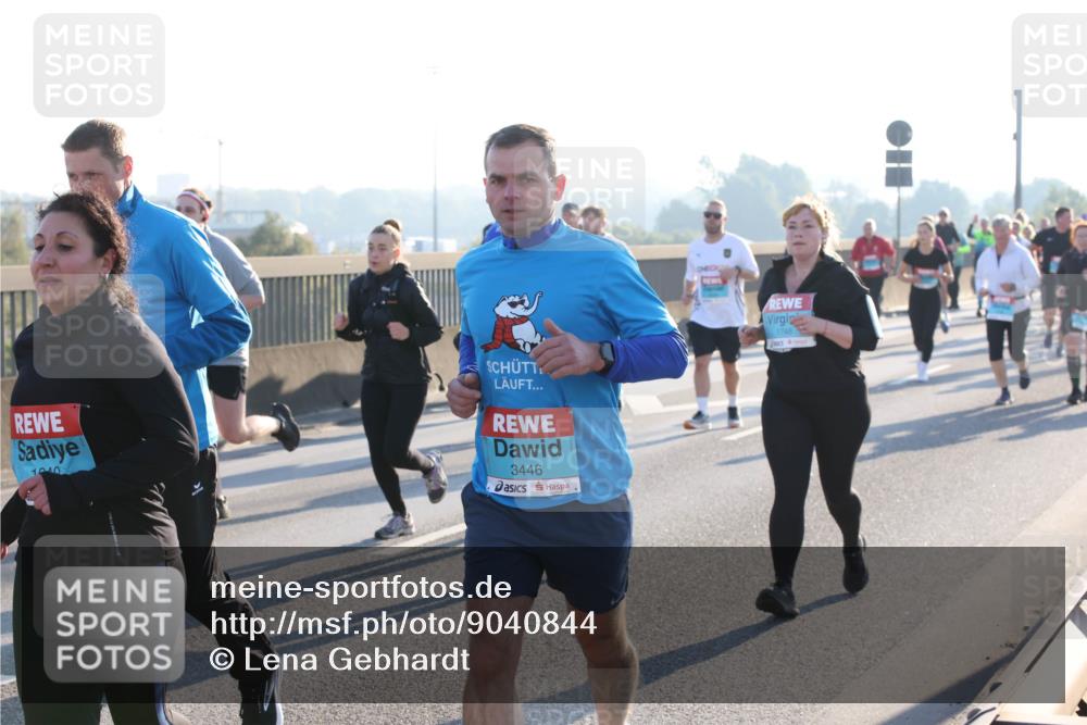 03.10.2025 - Köhlbrandbrückenlauf Lena Gebhardt http://msf.ph/oto/9040844 03.10.2025 09:25:16 Position 1 1210, 3446, 1748 meine-sportfotos.de
