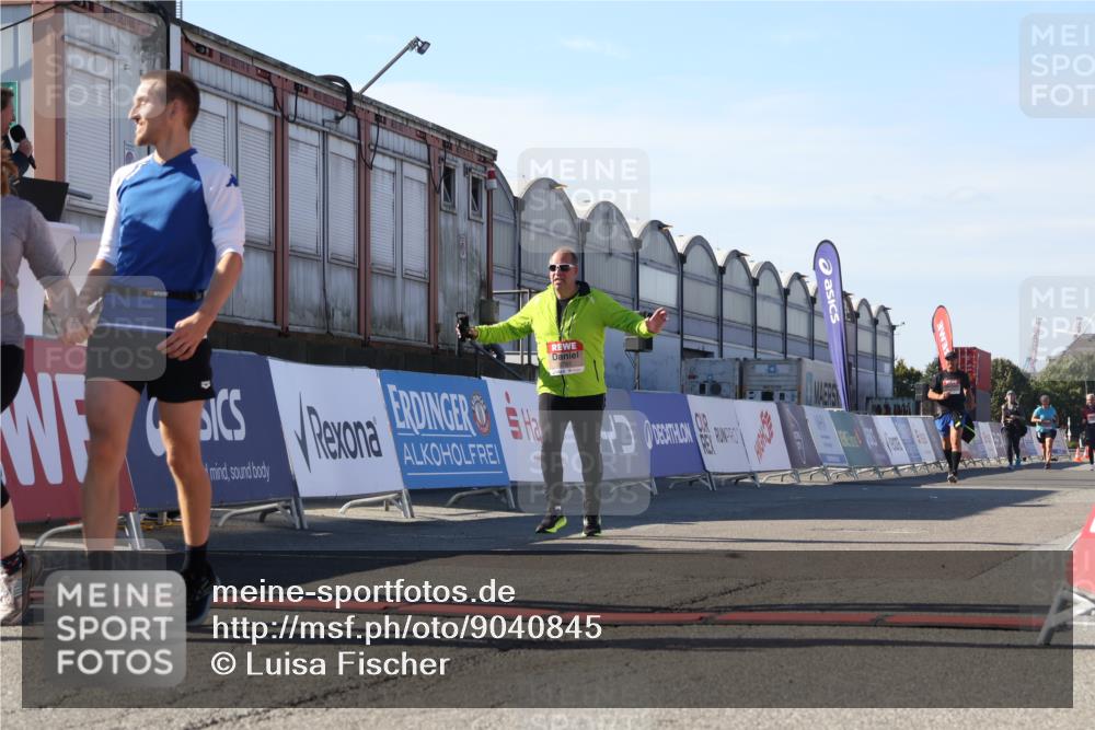 03.10.2025 - Köhlbrandbrückenlauf Luisa Fischer http://msf.ph/oto/9040845 03.10.2025 13:33:15 Ziel 4755, 4775, 4941, 5783, 6067, 6376 meine-sportfotos.de