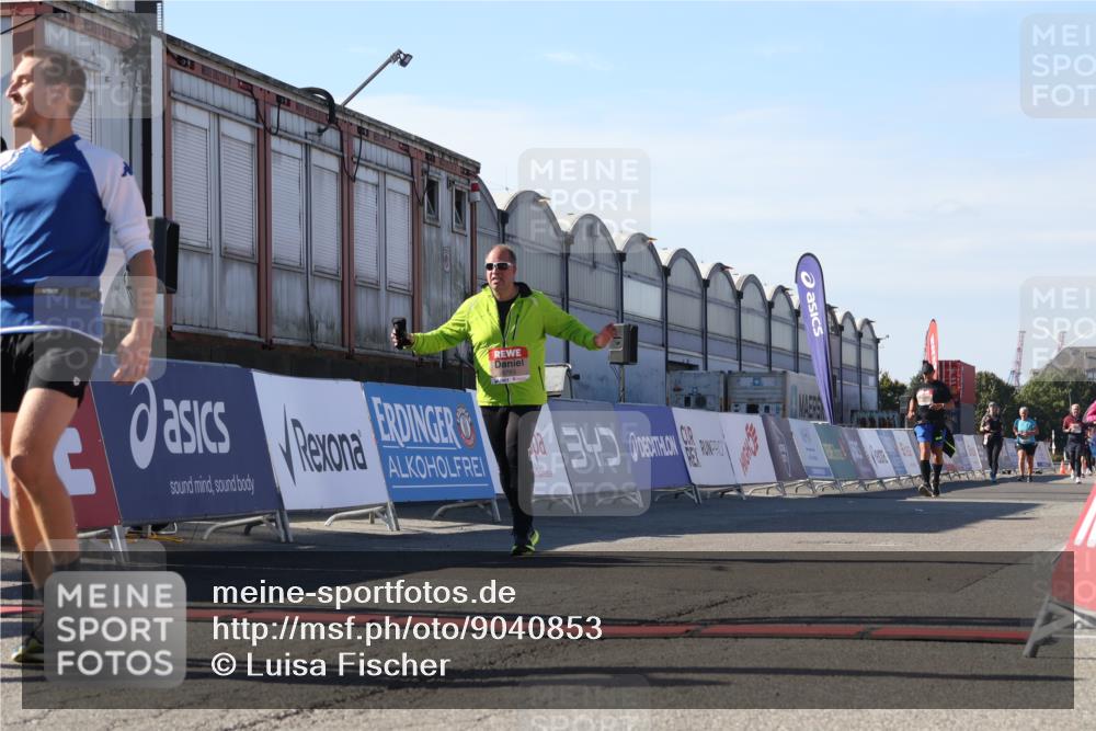 03.10.2025 - Köhlbrandbrückenlauf Luisa Fischer http://msf.ph/oto/9040853 03.10.2025 13:33:15 Ziel 4755, 4775, 4941, 5783, 6067, 6376 meine-sportfotos.de