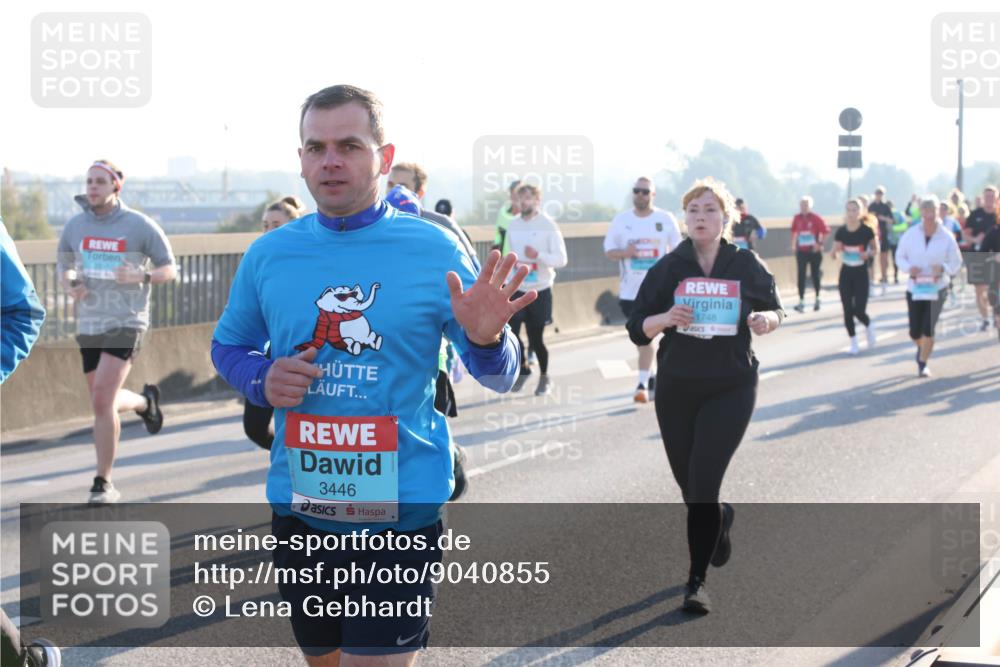 03.10.2025 - Köhlbrandbrückenlauf Lena Gebhardt http://msf.ph/oto/9040855 03.10.2025 09:25:17 Position 1 3446, 1748 meine-sportfotos.de