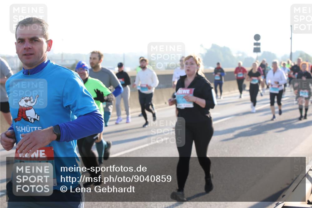 03.10.2025 - Köhlbrandbrückenlauf Lena Gebhardt http://msf.ph/oto/9040859 03.10.2025 09:25:17 Position 1 3446 meine-sportfotos.de