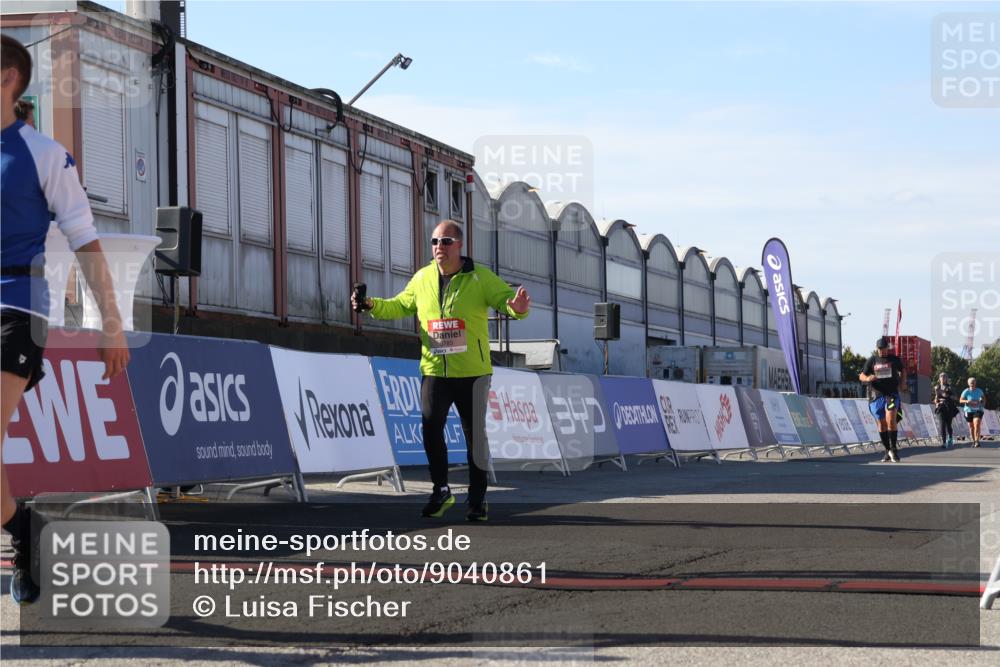 03.10.2025 - Köhlbrandbrückenlauf Luisa Fischer http://msf.ph/oto/9040861 03.10.2025 13:33:15 Ziel 4755, 4775, 4941, 5783, 6067, 6376 meine-sportfotos.de