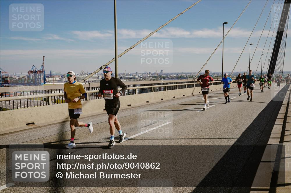 03.10.2025 - Köhlbrandbrückenlauf Michael Burmester http://msf.ph/oto/9040862 03.10.2025 12:22:02 Position 1  meine-sportfotos.de