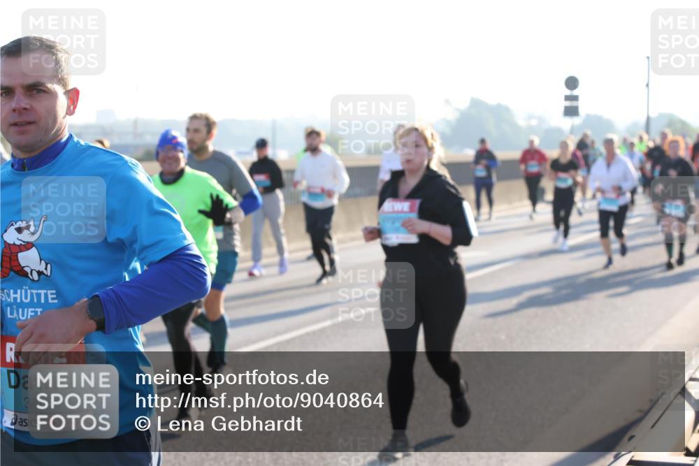 03.10.2025 - Köhlbrandbrückenlauf Lena Gebhardt http://msf.ph/oto/9040864 03.10.2025 09:25:17 Position 1 3446 meine-sportfotos.de