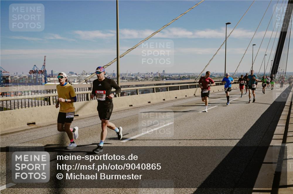 03.10.2025 - Köhlbrandbrückenlauf Michael Burmester http://msf.ph/oto/9040865 03.10.2025 12:22:02 Position 1  meine-sportfotos.de