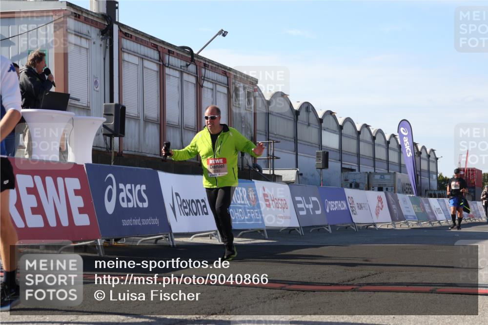03.10.2025 - Köhlbrandbrückenlauf Luisa Fischer http://msf.ph/oto/9040866 03.10.2025 13:33:16 Ziel 4755, 4775, 5783, 6376 meine-sportfotos.de