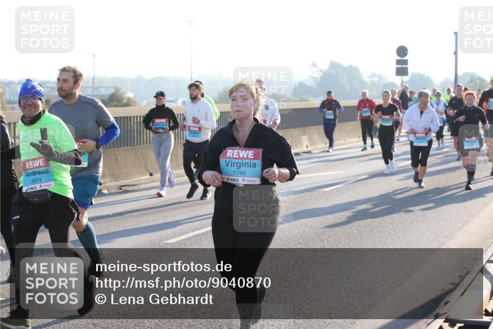 03.10.2025 - Köhlbrandbrückenlauf Lena Gebhardt http://msf.ph/oto/9040870 03.10.2025 09:25:17 Position 1 2674, 1748 meine-sportfotos.de