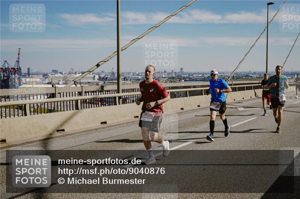03.10.2025 - Köhlbrandbrückenlauf Michael Burmester http://msf.ph/oto/9040876 03.10.2025 12:22:04 Position 1  meine-sportfotos.de