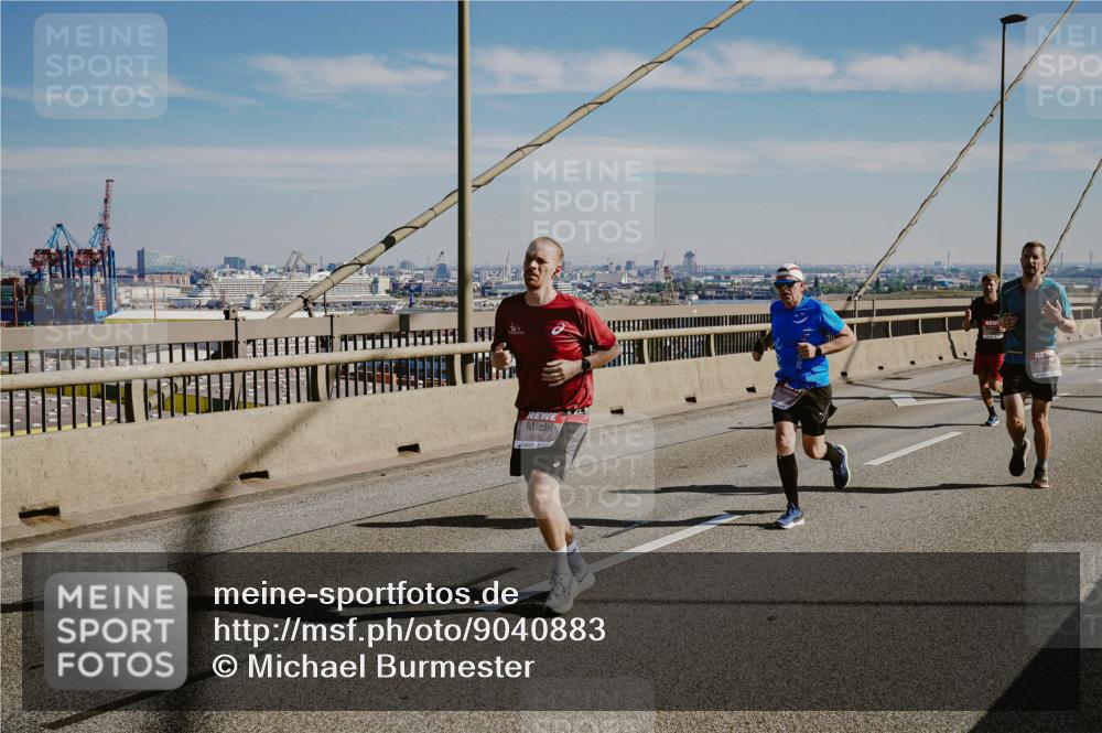 03.10.2025 - Köhlbrandbrückenlauf Michael Burmester http://msf.ph/oto/9040883 03.10.2025 12:22:04 Position 1  meine-sportfotos.de