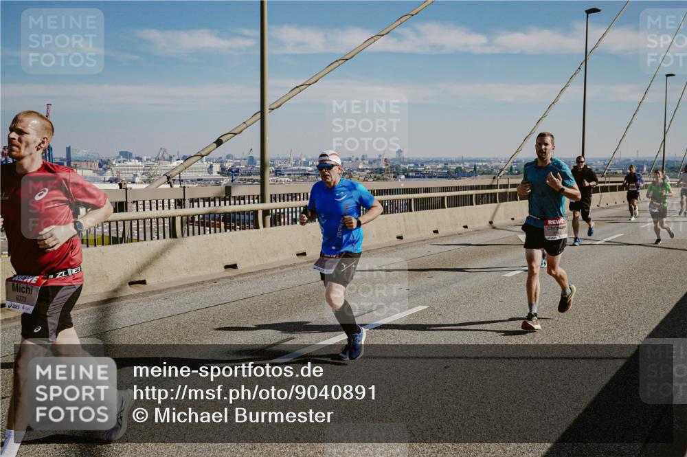 03.10.2025 - Köhlbrandbrückenlauf Michael Burmester http://msf.ph/oto/9040891 03.10.2025 12:22:05 Position 1 6373 meine-sportfotos.de