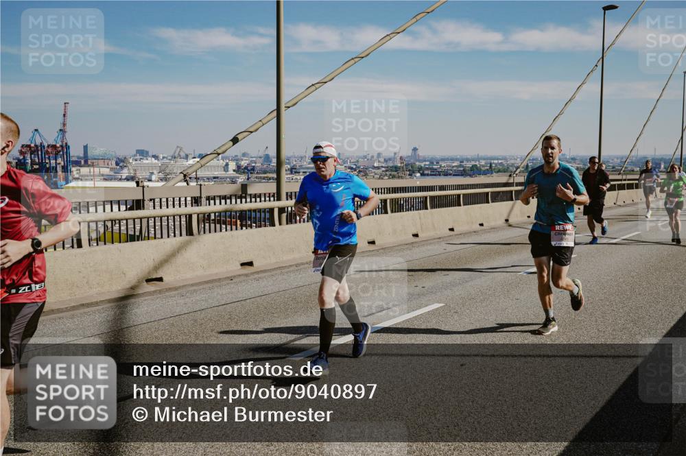 03.10.2025 - Köhlbrandbrückenlauf Michael Burmester http://msf.ph/oto/9040897 03.10.2025 12:22:05 Position 1  meine-sportfotos.de