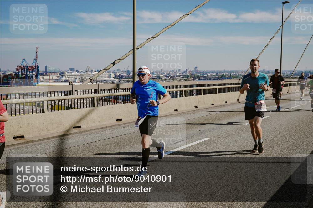 03.10.2025 - Köhlbrandbrückenlauf Michael Burmester http://msf.ph/oto/9040901 03.10.2025 12:22:05 Position 1  meine-sportfotos.de