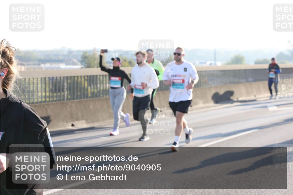 03.10.2025 - Köhlbrandbrückenlauf Lena Gebhardt http://msf.ph/oto/9040905 03.10.2025 09:25:19 Position 1  meine-sportfotos.de