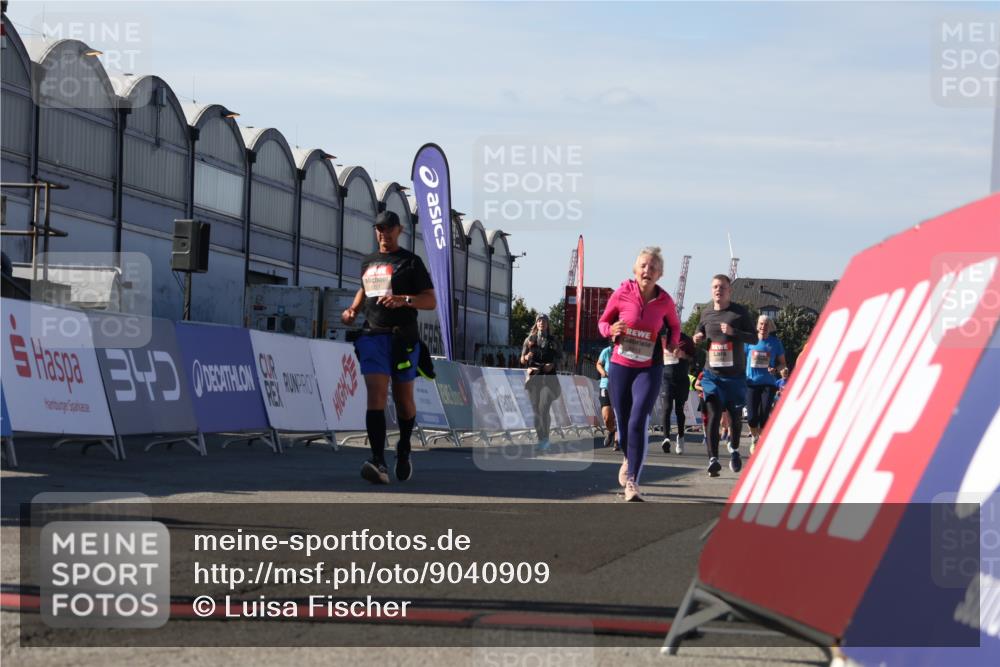 03.10.2025 - Köhlbrandbrückenlauf Luisa Fischer http://msf.ph/oto/9040909 03.10.2025 13:33:20 Ziel 4755, 4775, 5211, 5413, 5783 meine-sportfotos.de